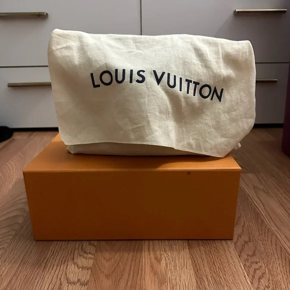 Louis Vuitton Locky BB - Picture 11 of 16